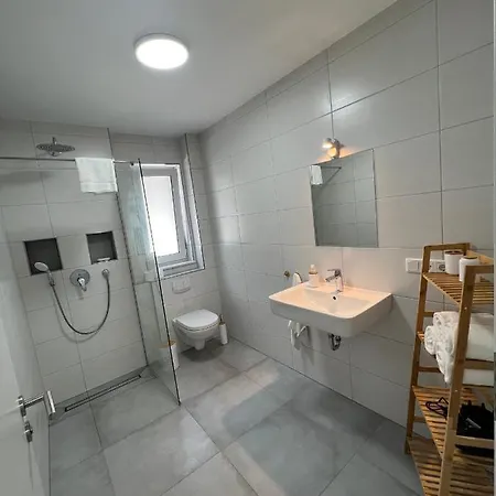 - 101 Апартаменты *